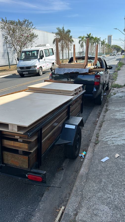 Carreta com tampos de mesa
